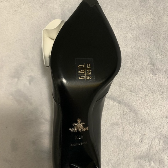 PRADA BLACK LEATHER WHITE BOW CONE HEEL PUMPS - Picture 7 of 7